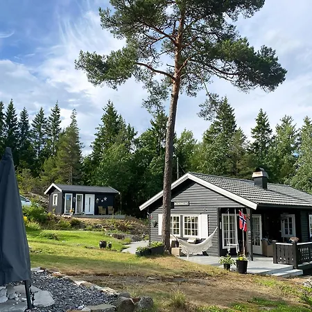With Annex And View Over Oymarksjoen Vakantiehuis *